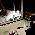 Vinyl M - Adults Only Hotel