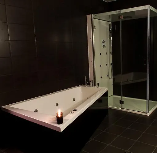 Vinyl M - Adults Only ميلادا