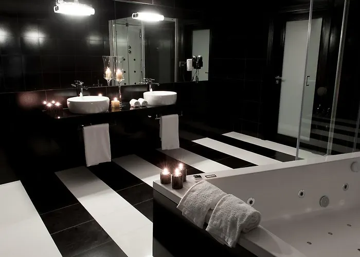 Vinyl M - Adults Only 3* ميلادا