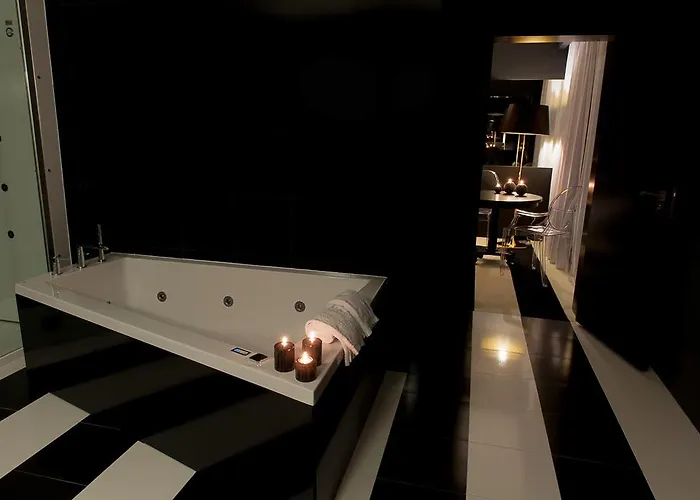 Vinyl M - Adults Only فندق ميلادا