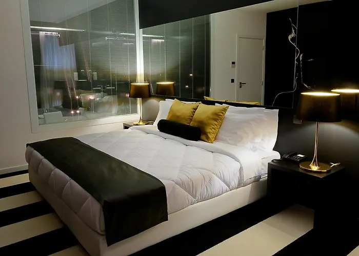 Vinyl M - Adults Only ميلادا